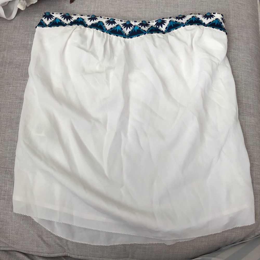 Cute white top!